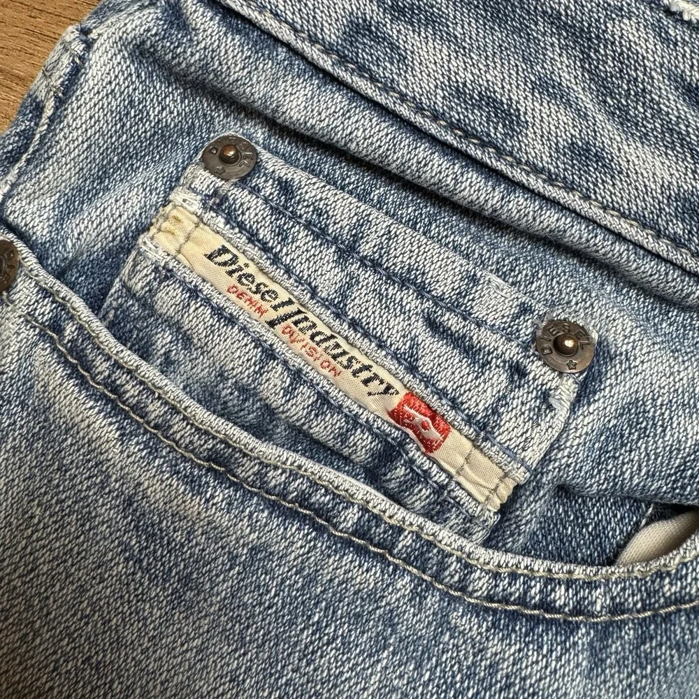 Diesel Rabox Jeans Men 33x28 Light Blue Straight Leg Distressed Made in Italy